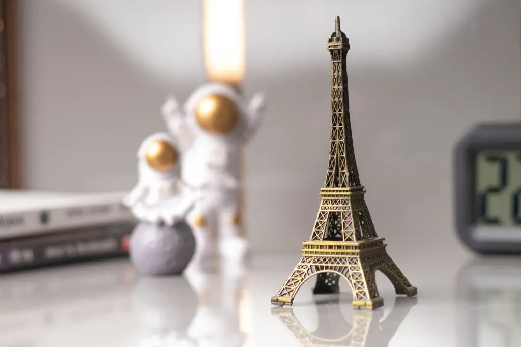 Start Fount Eiffel Tower Miniature Showpiece – 13 cm Metal for Home and Office Decor 